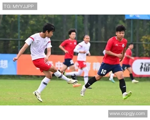 越南与韩国U19青年队激战正酣争夺亚洲足球赛重要荣誉